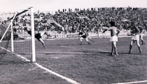 1973-74-Maceratese-Ancona 1-0 Il gol realizzato con un gran colpo di testa da Dino Pagliari